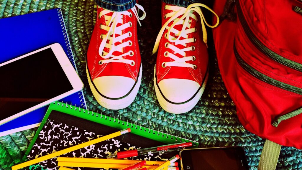 school-909381